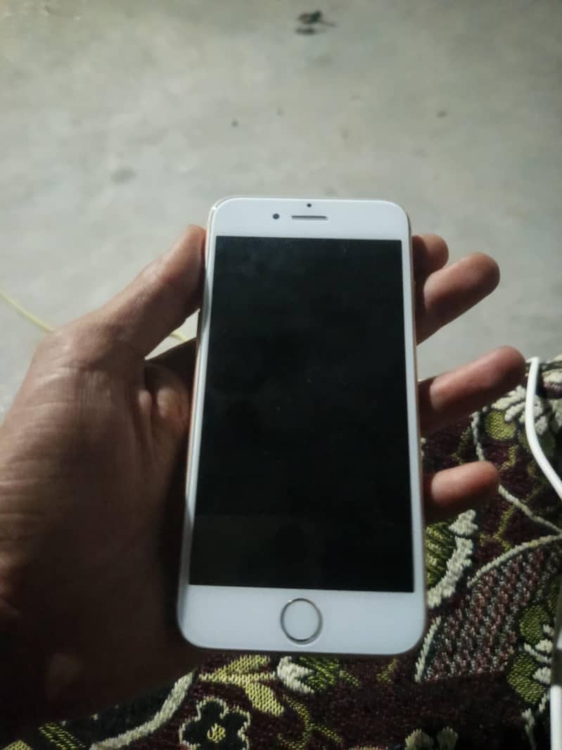 Apple iPhone 8 4