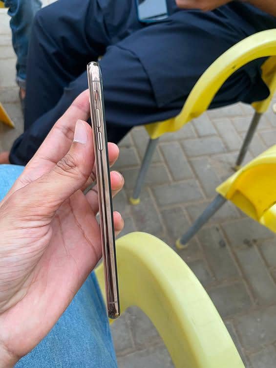 iPhone XS Max 3