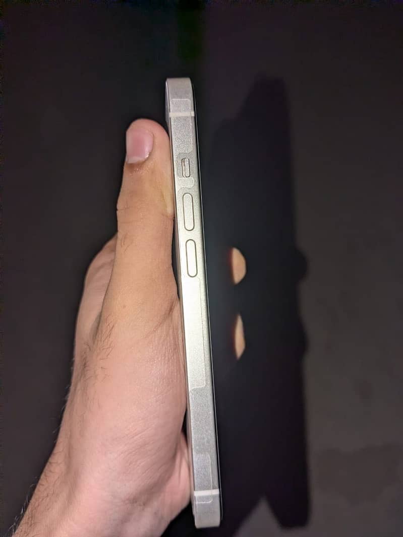 Apple iPhone 14 3