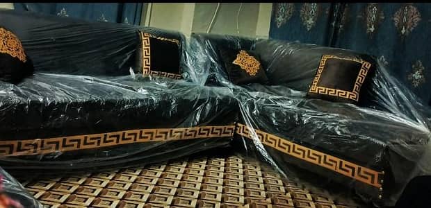 6 seater sofa set with 4 cusions