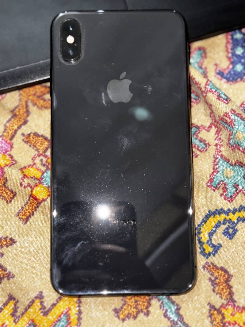 Apple iPhone XS Max 3