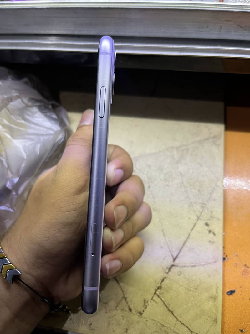 Apple iPhone 11 3