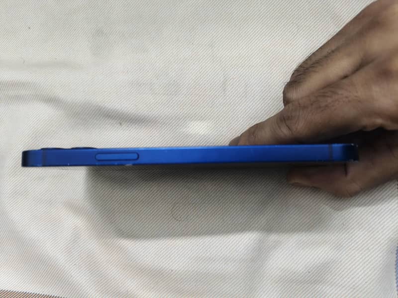 Apple iPhone 12 6