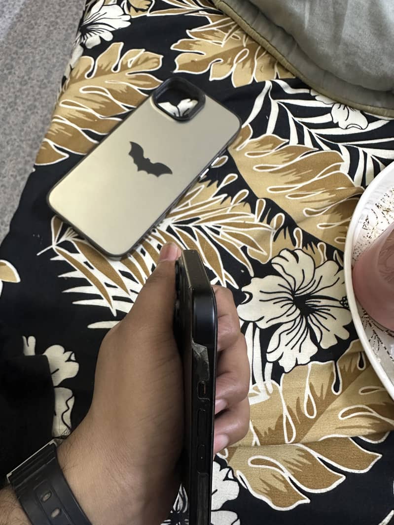 Apple iPhone 15 plus 6