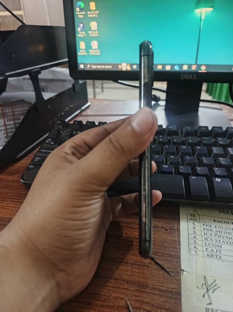 Apple iPhone X 3