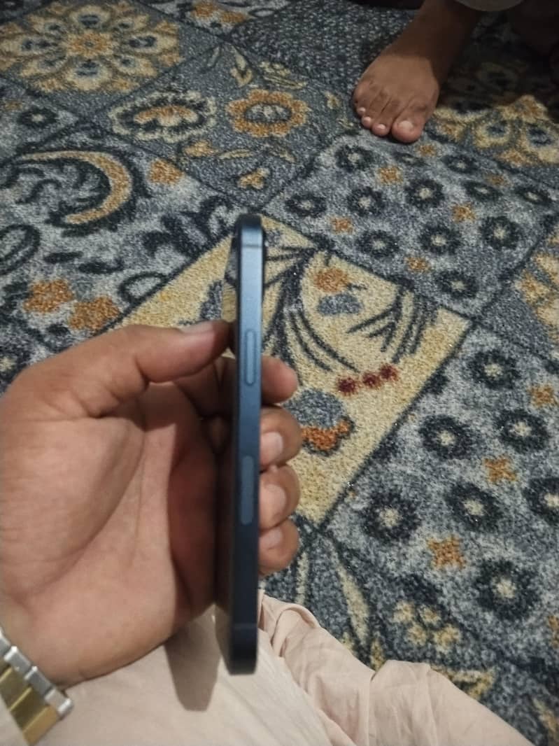 Apple iPhone 13 1