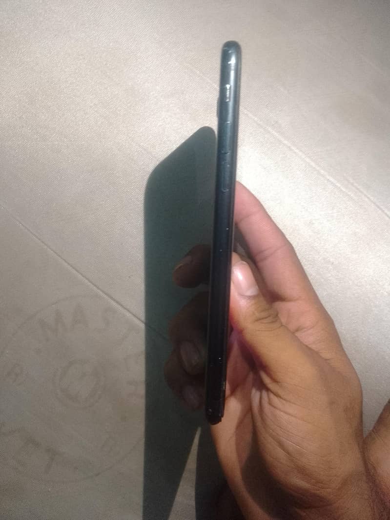 Apple iPhone 7 4