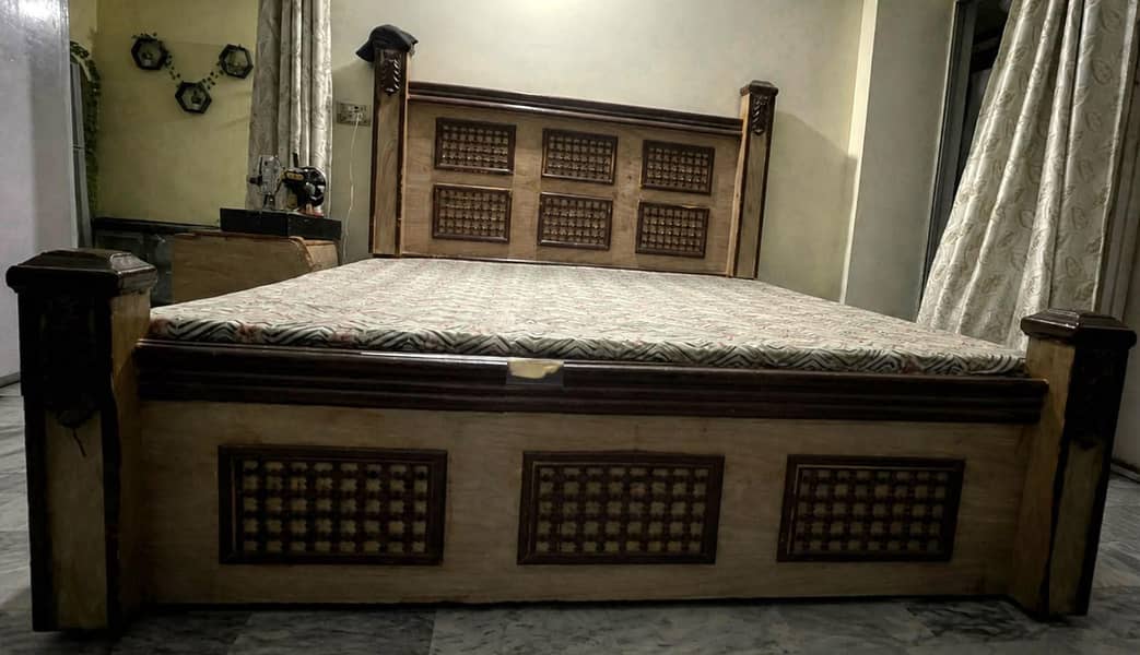 bed with 2 side tables 0