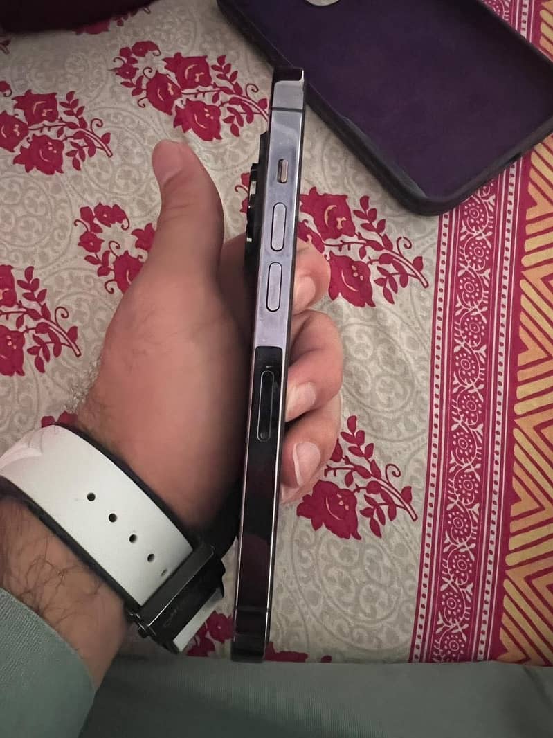 Apple iPhone 14 Pro 0