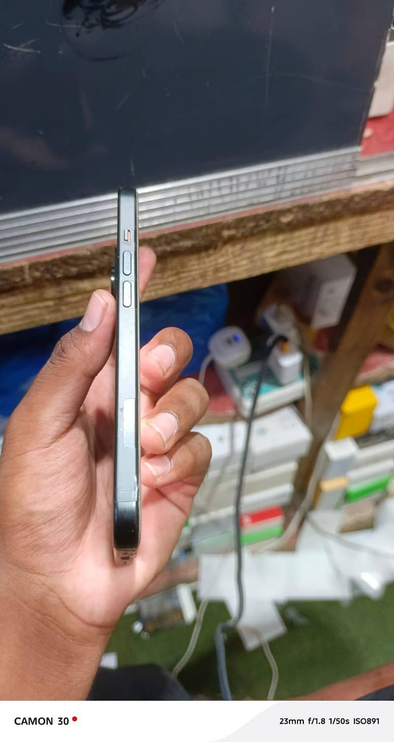 Apple iPhone 15 4