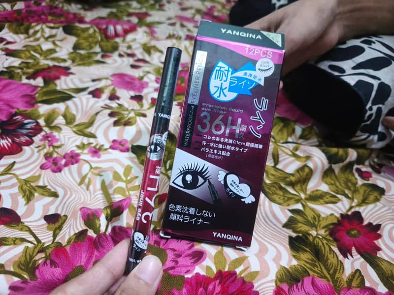 eye liner 0