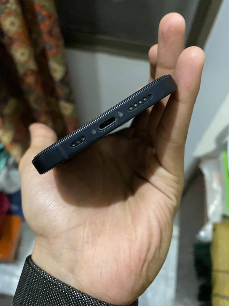 IPhone 12 4