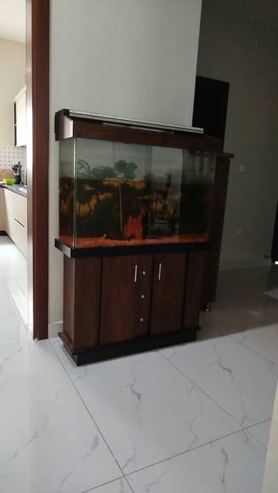 Aquarium fish tank and table