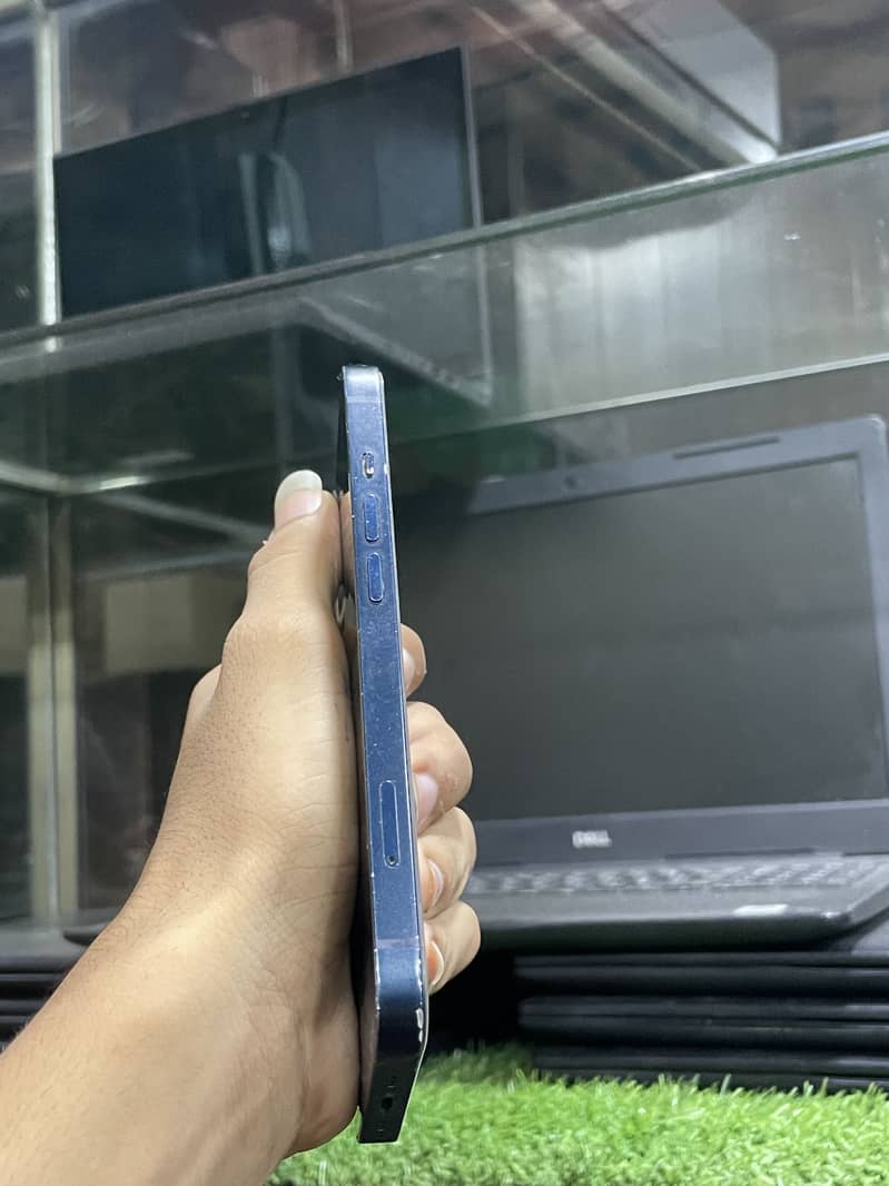 Apple iPhone 13 2