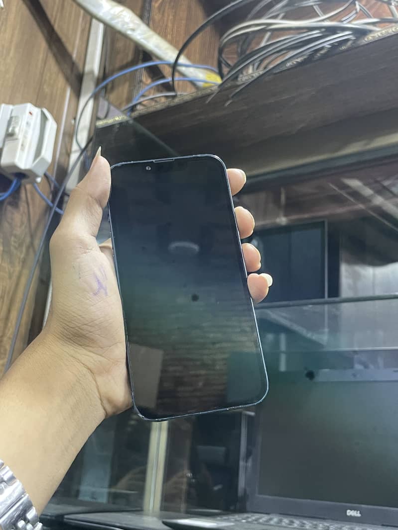 Apple iPhone 13 3
