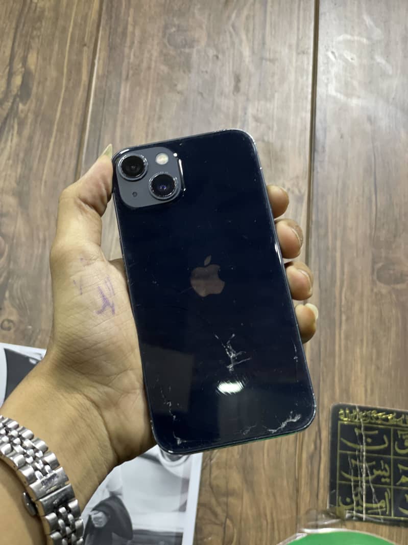 Apple iPhone 13 4