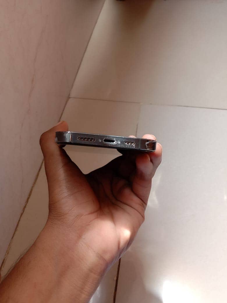 Apple iPhone 13 Pro 2