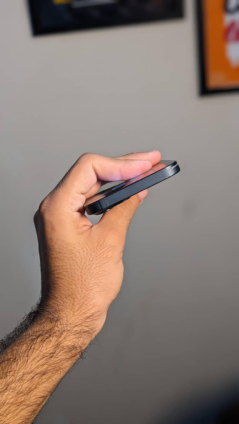 Apple iPhone 13 2