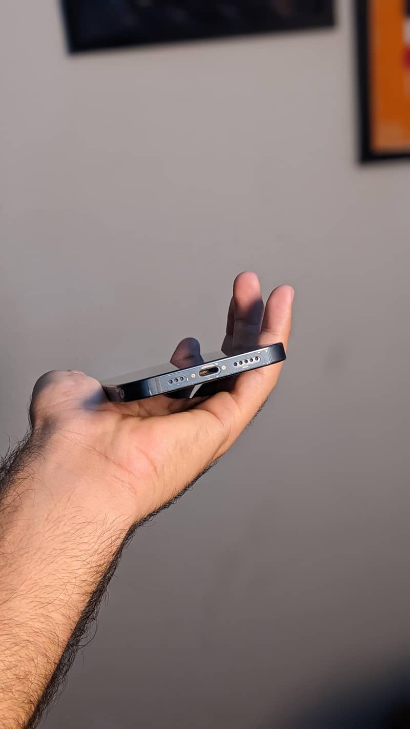 Apple iPhone 13 4