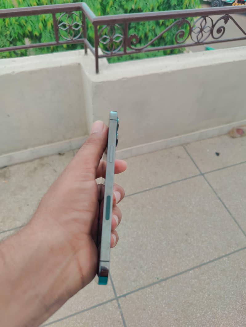 Iphone 12 pro max 4