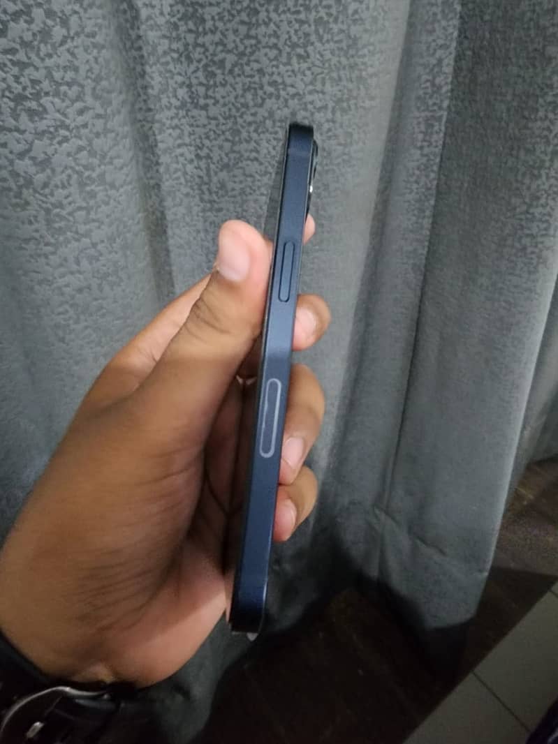 Apple iPhone 13 2
