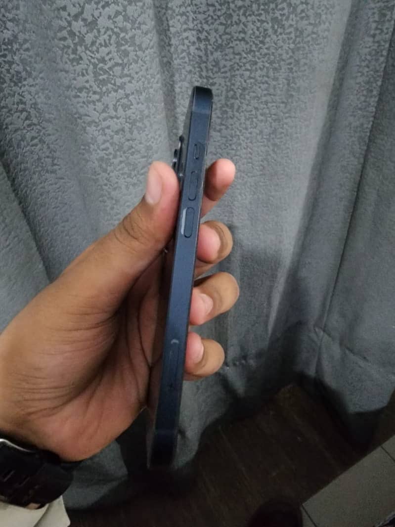 Apple iPhone 13 4