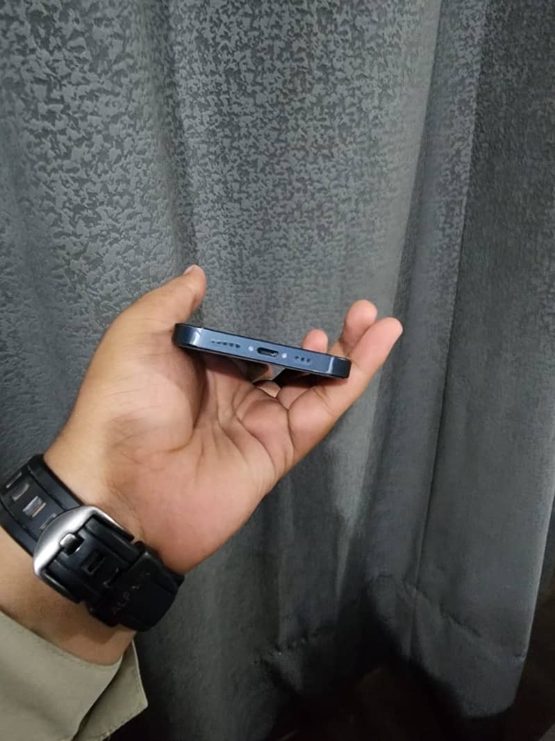 Apple iPhone 13 5