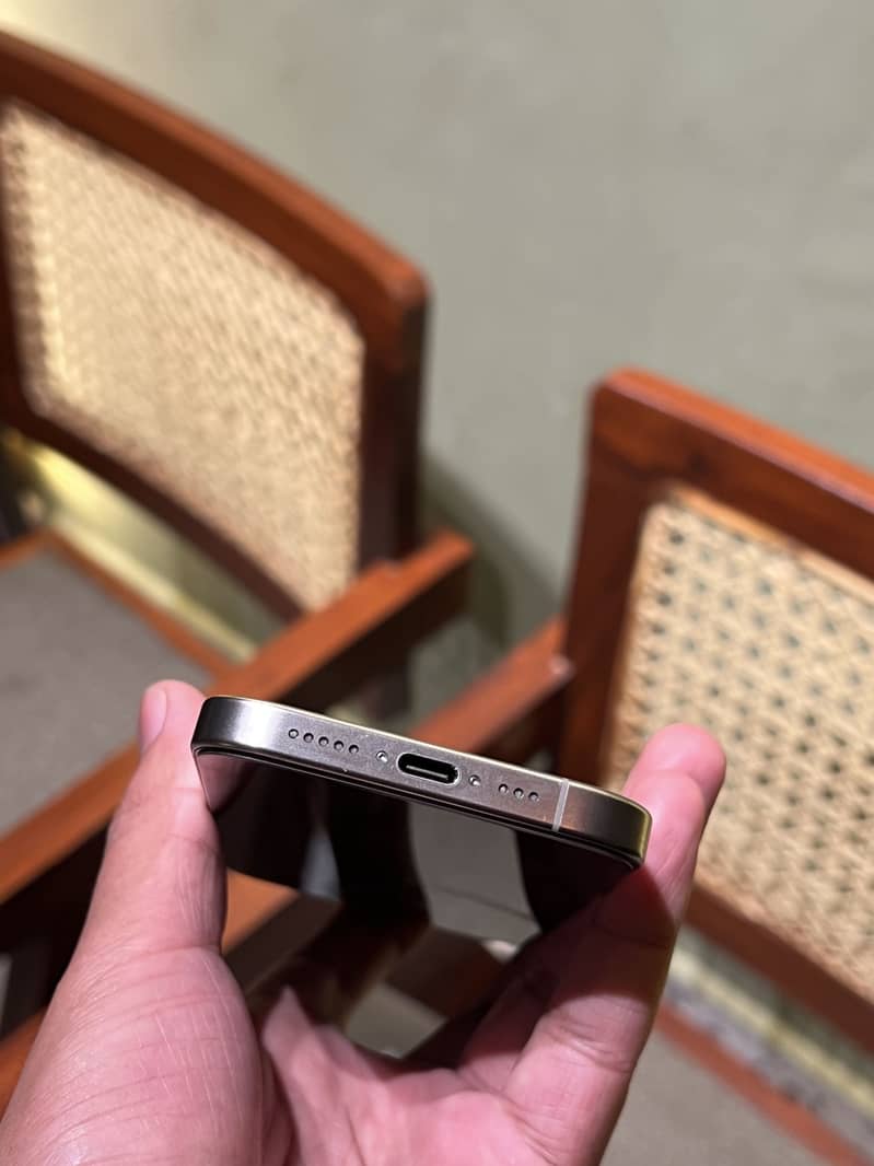 iPhone 15 Pro 4
