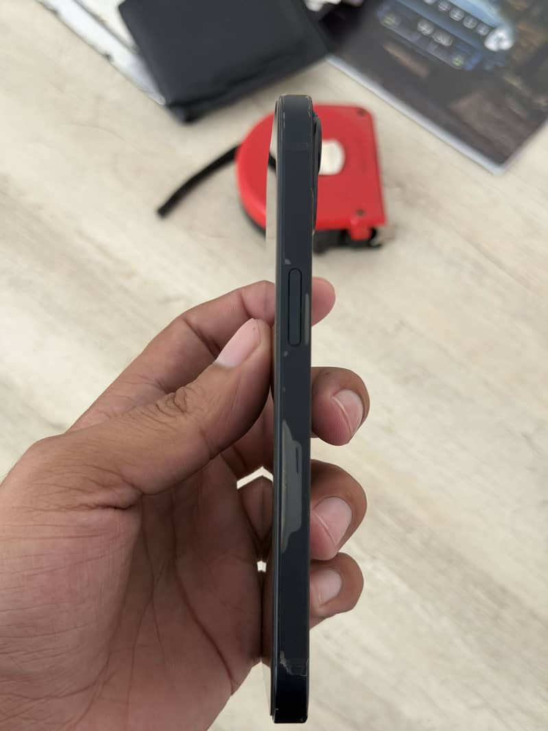 Apple iPhone 13 6
