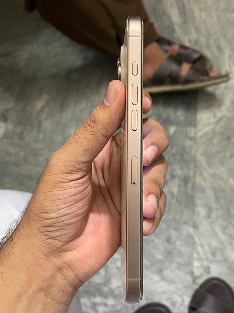 Apple iPhone 16 Pro Max 5