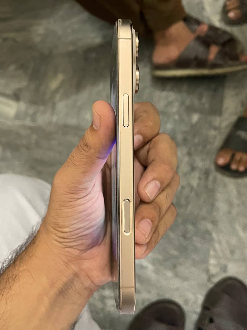 Apple iPhone 16 Pro Max 6