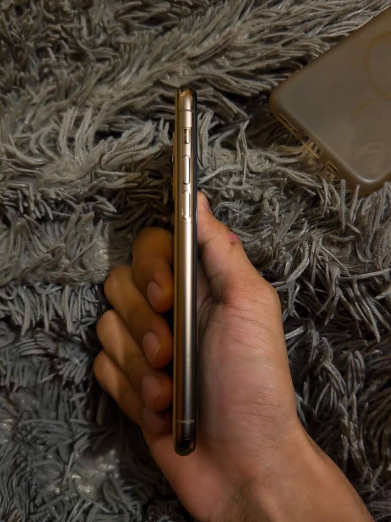 Apple iPhone 11 Pro 2