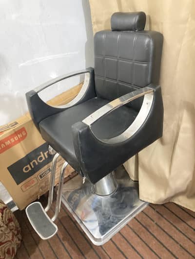 Salon chair