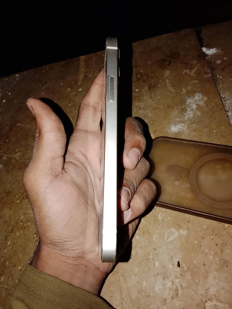 Apple iPhone 12 3