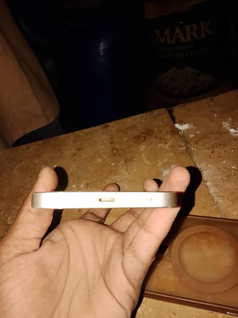 Apple iPhone 12 4