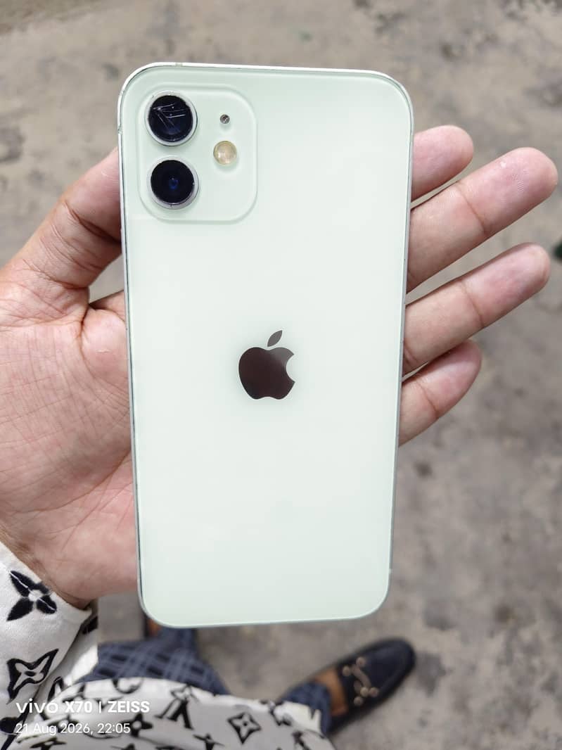 Apple iPhone 12 4