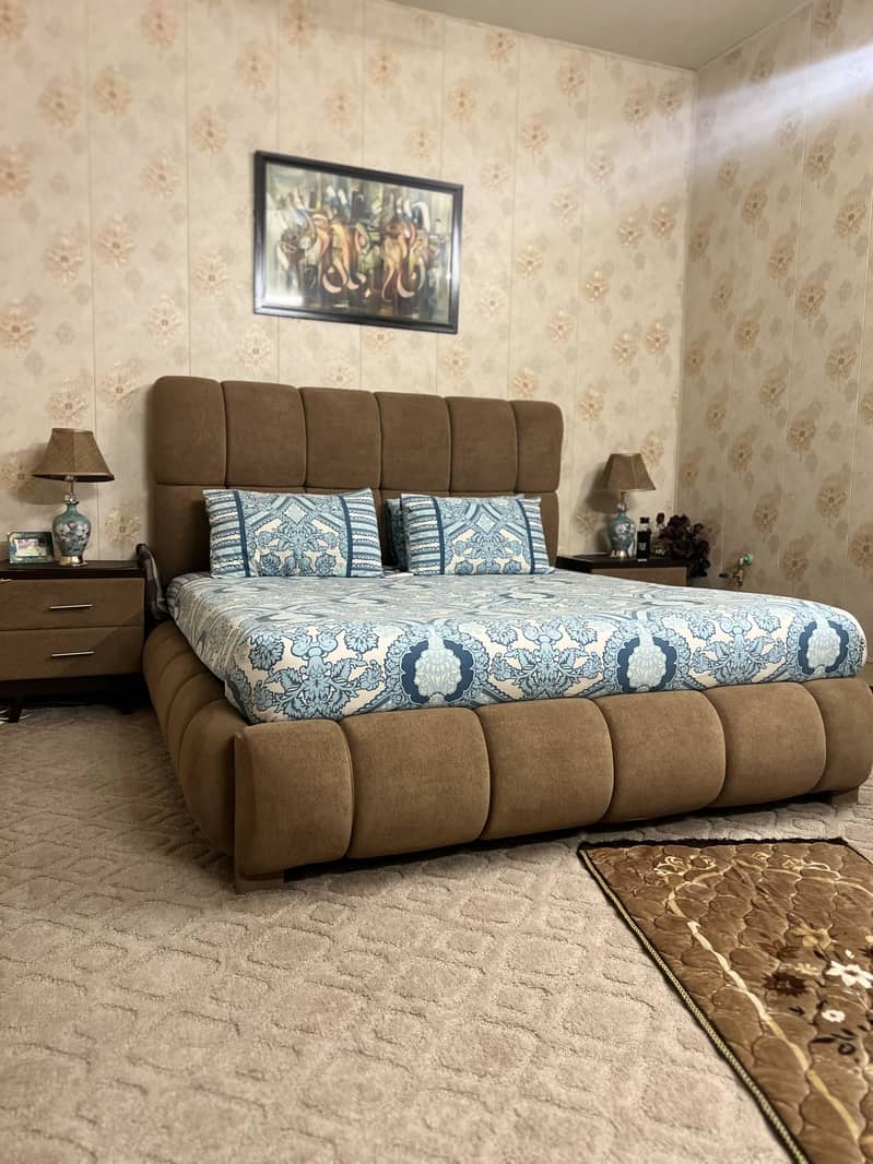 Bed with 2 side tables and 2 sofas 3