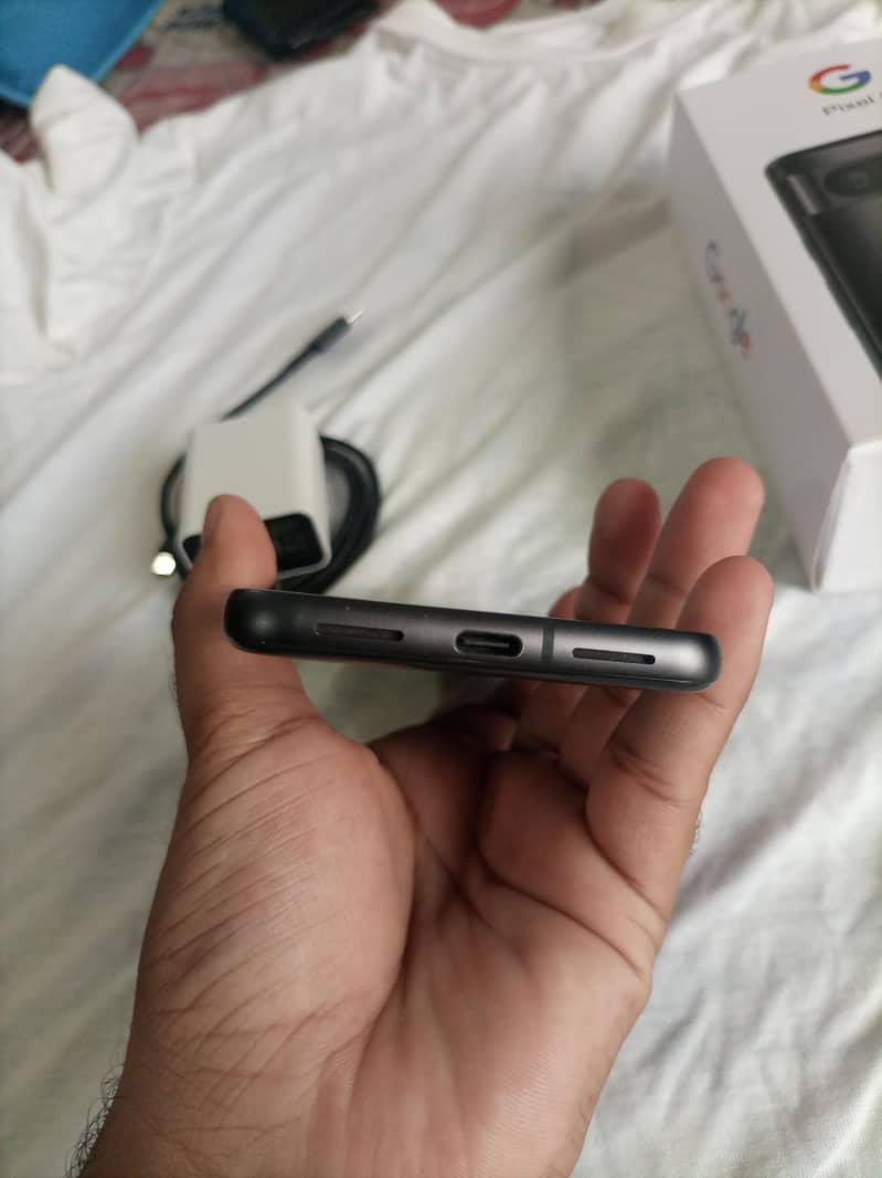 Google Pixel 8 4