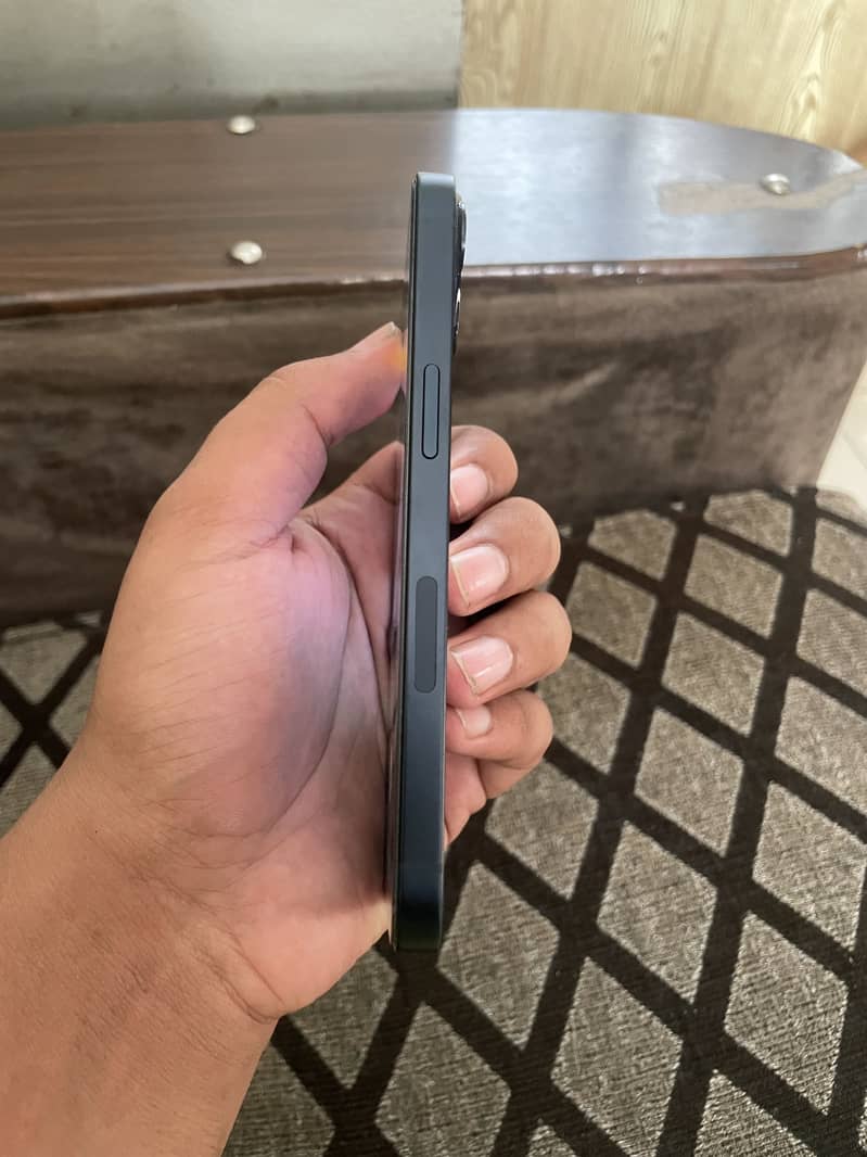 Apple iPhone 13 2