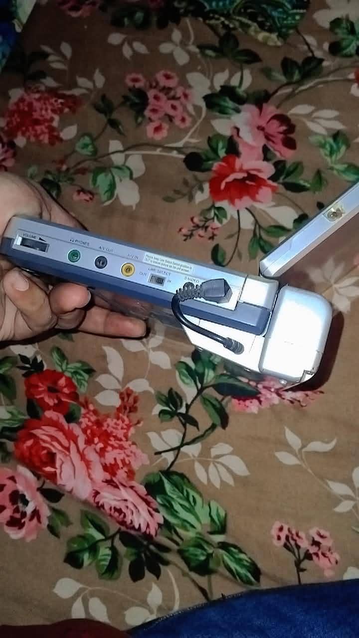 Portable DVD Player 2