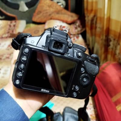 d3200 70-300mm lens in mint condition