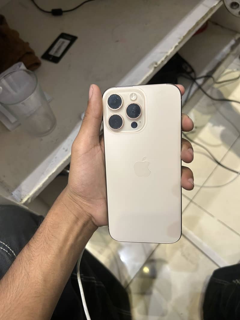 Apple iPhone 16 Pro Max 3