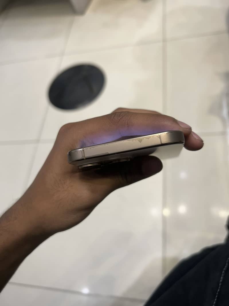 Apple iPhone 16 Pro Max 6