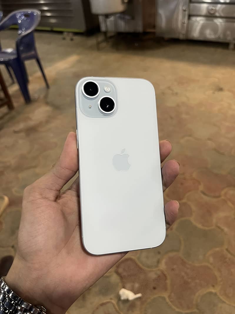 iPhone 15 (10/10 condition) 0