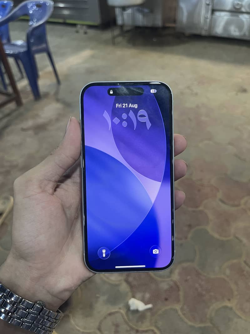 iPhone 15 (10/10 condition) 1