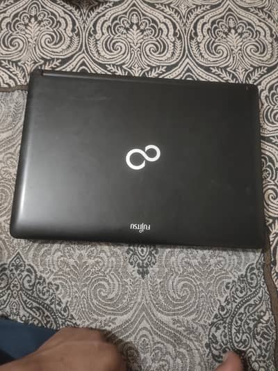 Fujitsu lap top core I 3