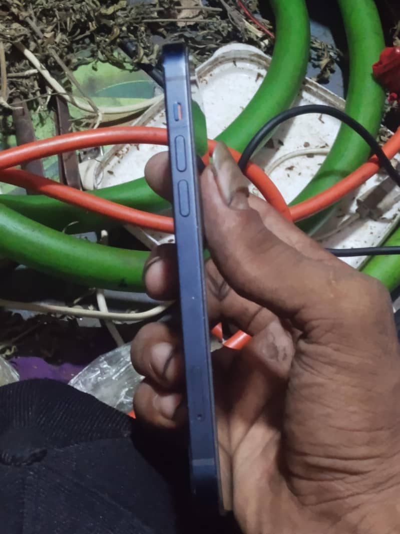 Apple iPhone 12 6