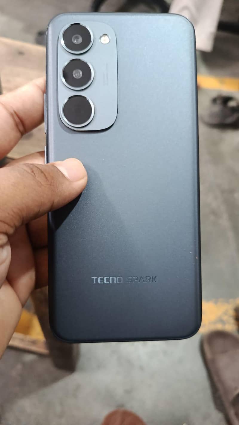 Tecno spark 40 pro plus 4