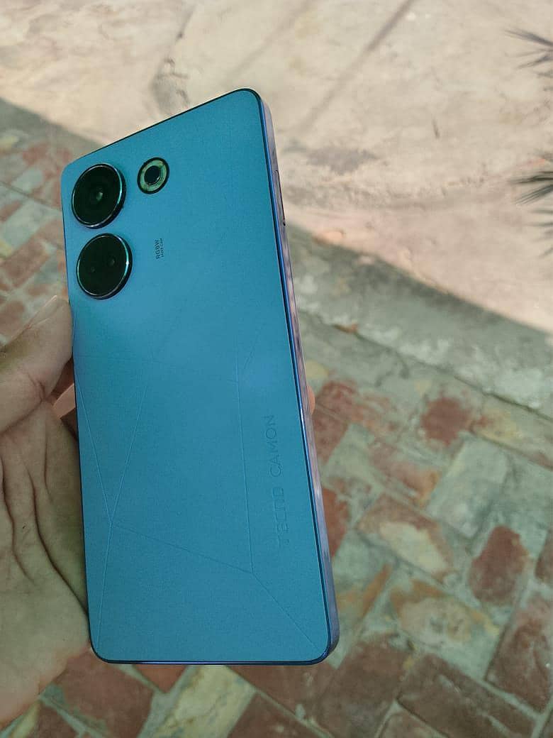 Tecno CAMON 20 Pro. . . 1