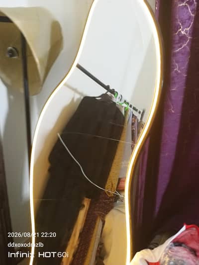 Full Length Wavy LED Standing Mirror – Cracked Glass یہ بالکل ٹ